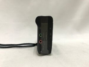 SONY TCS-70 カセットコーダーの側面端子とストラップ