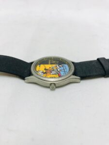 黒いベルト付きのTINTINキャラクター腕時計の文字盤