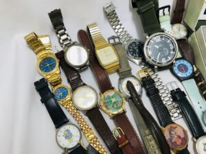 SEIKOやCITIZENなど複数ブランドの腕時計が並んだまとめ買取品