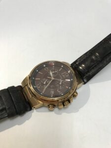 CITIZEN XC エコドライブ H504-T012868の正面、黒いレザーベルト付き腕時計