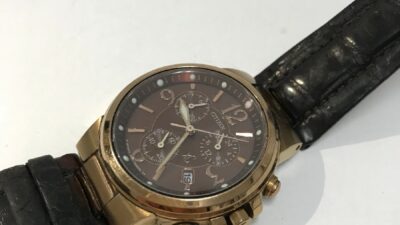 CITIZEN XC エコドライブ H504-T012868の正面、黒いレザーベルト付き腕時計