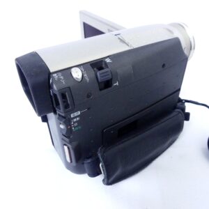 Panasonic NV-DS80 デジタルビデオカメラの背面グリップと操作部
