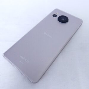 docomo AQUOS sense7 SH-53Cの背面全体とカメラ部分
