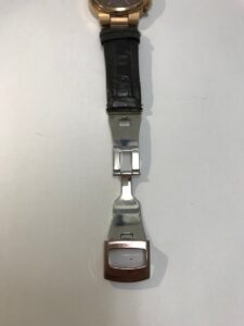 CITIZEN XC エコドライブの黒いレザーベルトとバックル部分